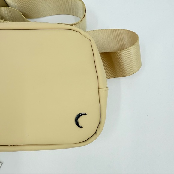 Zyia Bag Crisp Khaki Crossbody Belt Bag - Picture 3 of 12